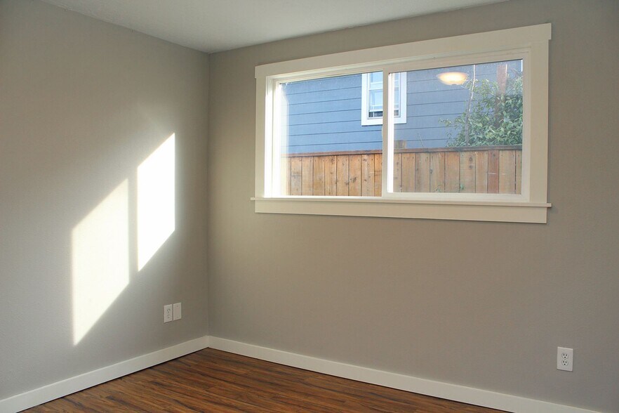 Building Photo - 2508-2508 NE Sumner St