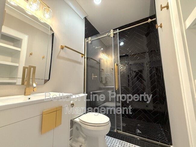 Building Photo - 621 S Summit Ave