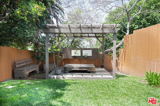 Building Photo - 1337 Westerly Terrace