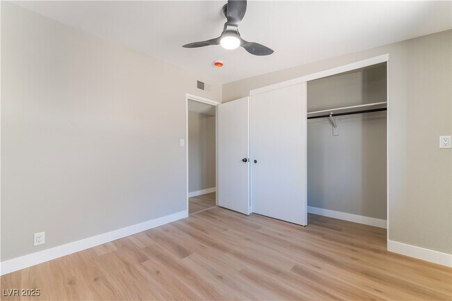 Building Photo - 2749 Del Mar Pl
