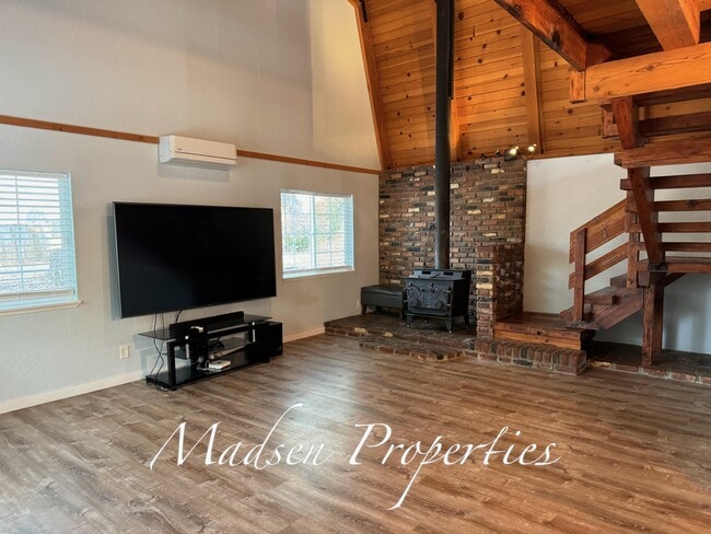 Building Photo - 20 Fairhill Dr