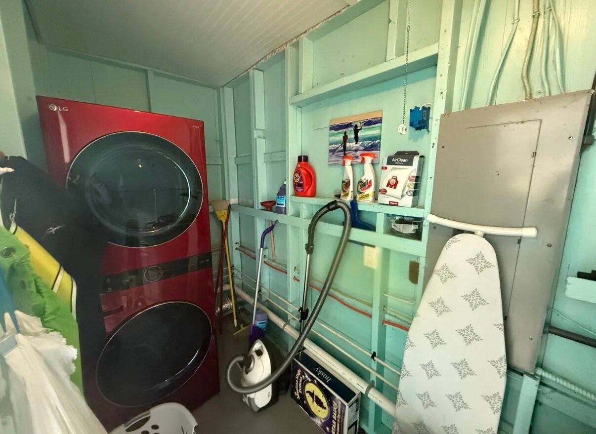 Washer and Dryer in Laundry Room - 1630 6th Ave