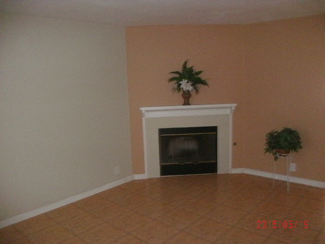 LR w/Fireplace - 41470 Maroon Town Rd