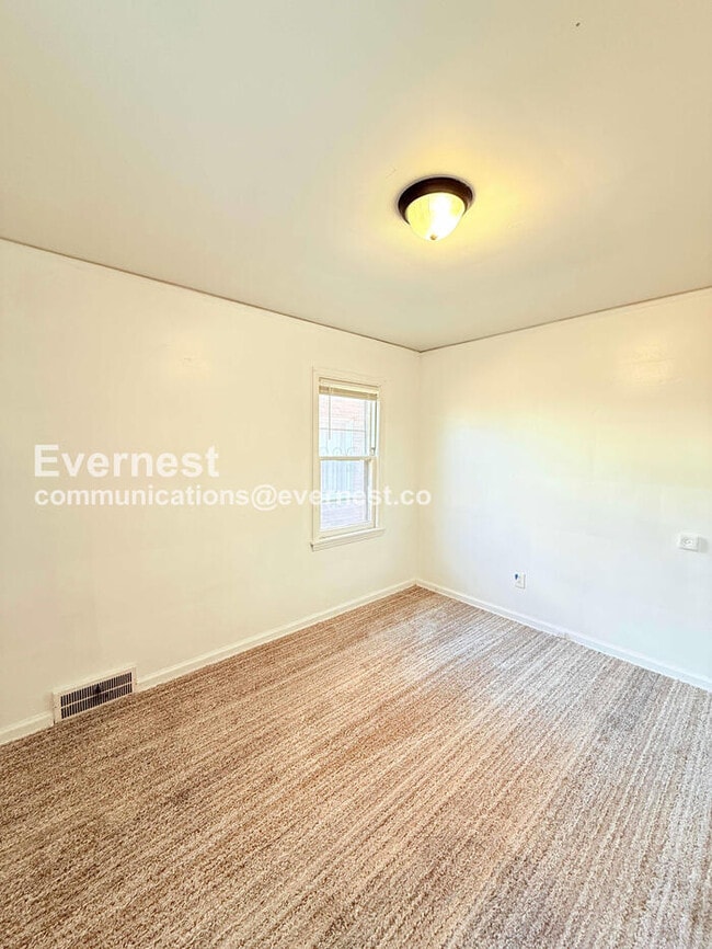 Building Photo - 10747 Roxbury St