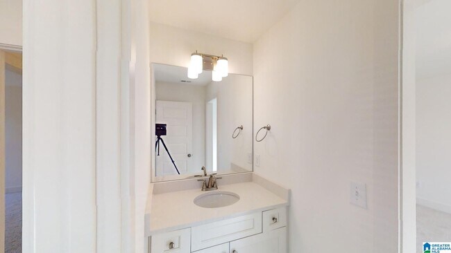 Building Photo - 12411241 Chelsea Pk Trl