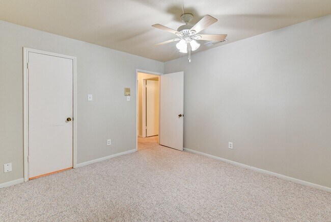 Building Photo - Charming 3-Bedroom Townhome in Prime Memor...