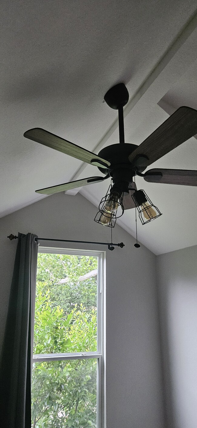 Building Photo - 3014 E 16th St