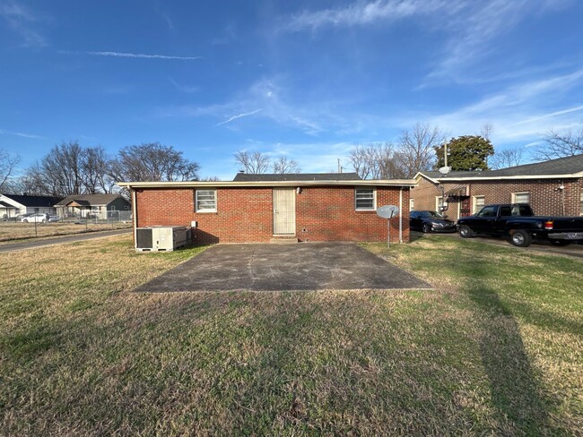Building Photo - 722 Minor St