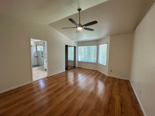 Building Photo - Spacious 5-Bedroom Home with Modern Amenit...