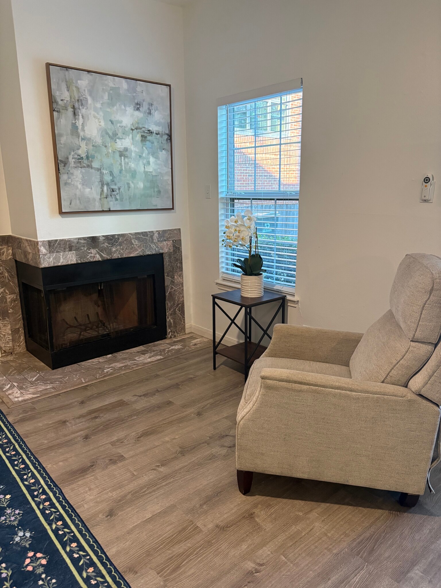Wood burning fireplace - 4209 Marathon Blvd