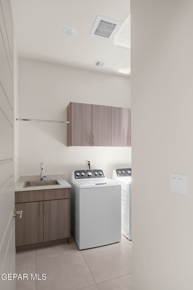 Building Photo - 828 Durham Wy