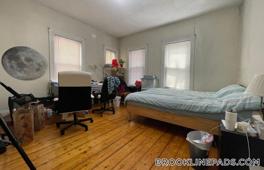 Building Photo - 129 Brook St