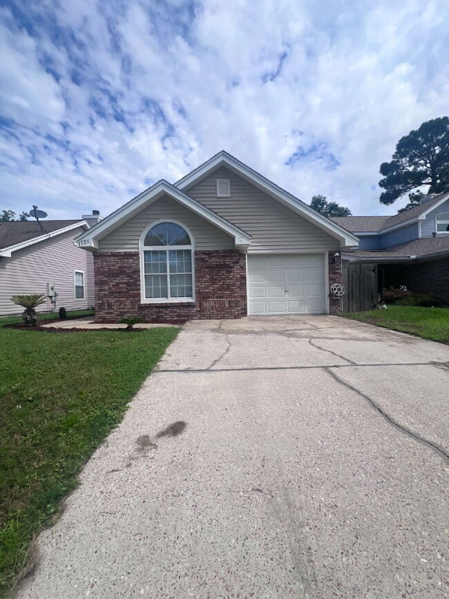 Building Photo - 1721 Colonial Ct