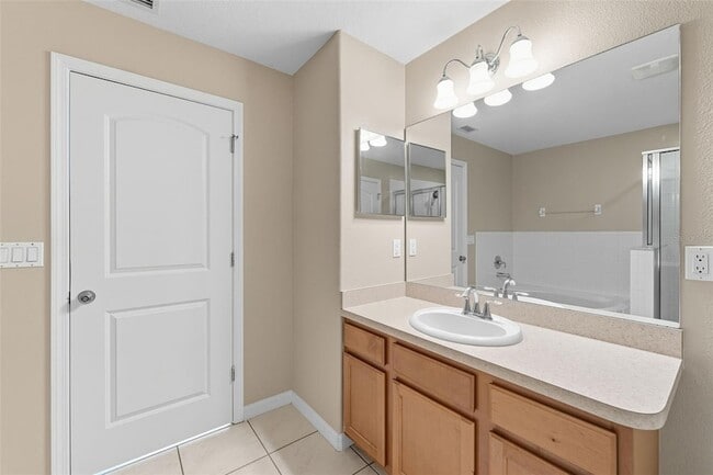 Building Photo - 2521 Lexington Oak Dr