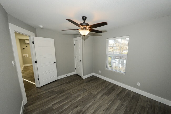 Building Photo - 1124 S Burnett Ave