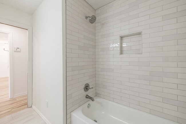 Building Photo - Beautifully Renovated 2-bedroom, 1-bathroom home!