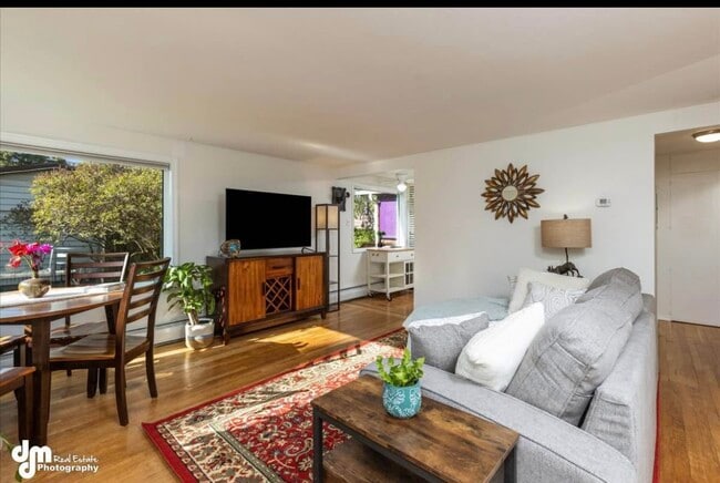 Building Photo - 1200 B St