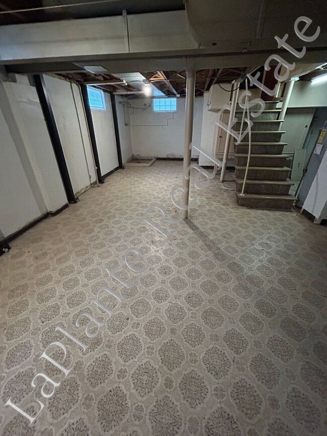 Building Photo - Charming and Cozy 2-Bed Home with Fenced Y...