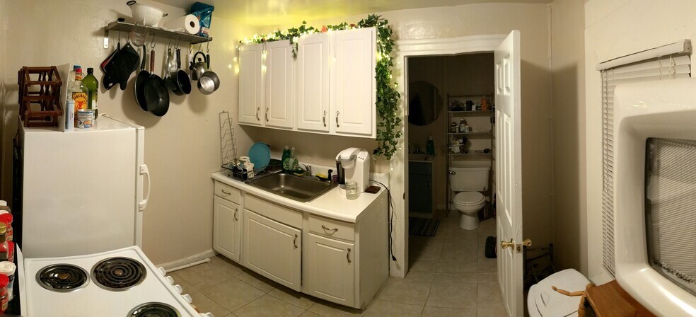 Kitchen and bathroom on the entry level - 602 E Fort Ave