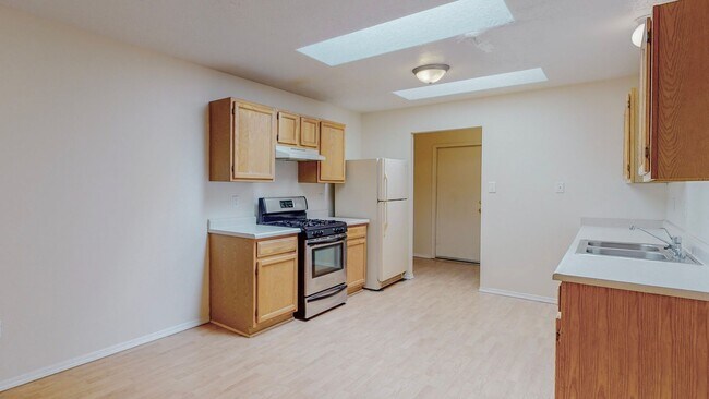 Building Photo - WESTSIDE HOME 3 Bedroom 2 Bath With 2 car garage