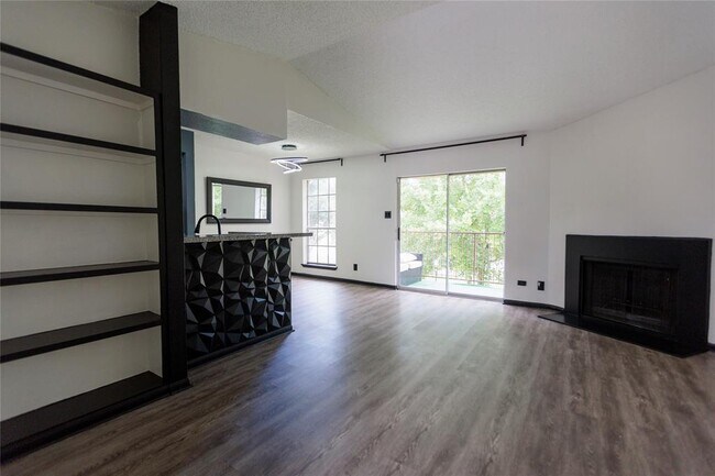 Building Photo - 2120 El Paseo St