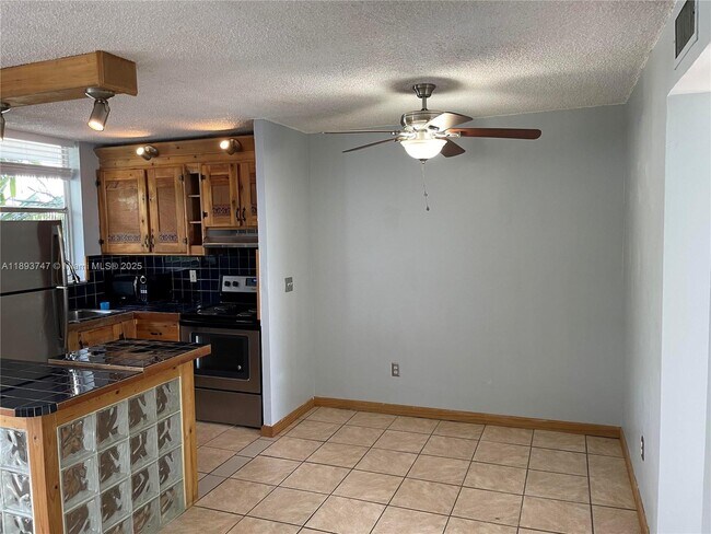 Building Photo - 1801 S Treasure Dr