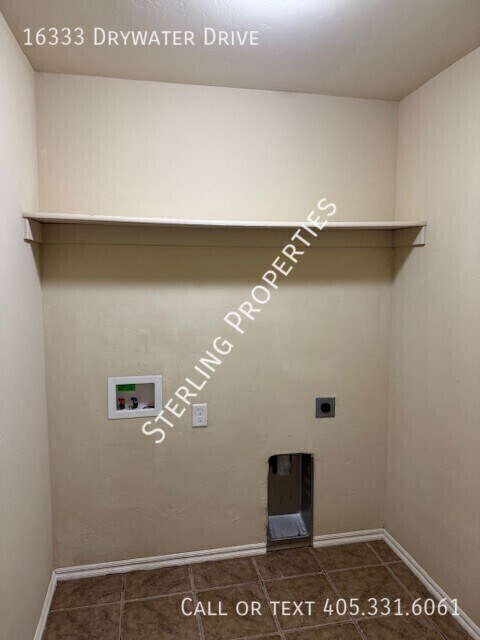 Building Photo - 16333 Drywater Dr