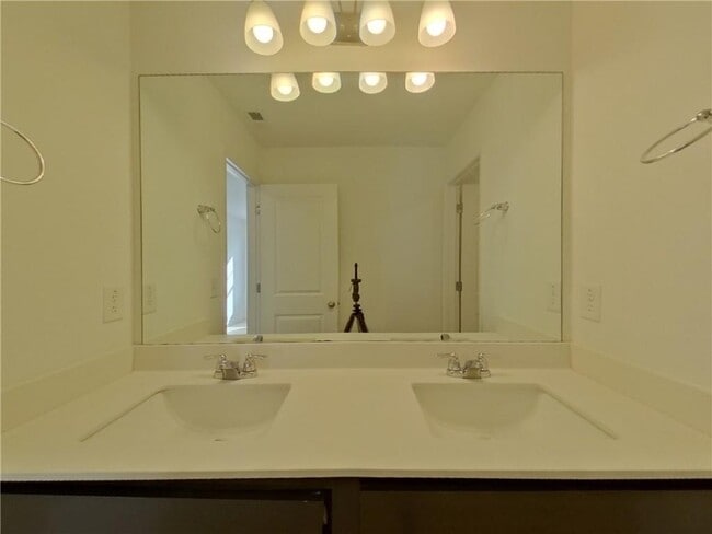 Building Photo - 425 Freeport Wy