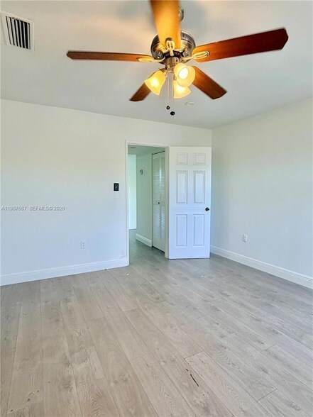 Building Photo - 281 W Park Dr