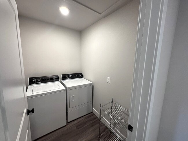 Building Photo - 3 Bed / 2.5 Bath Modern Home on Billings West End