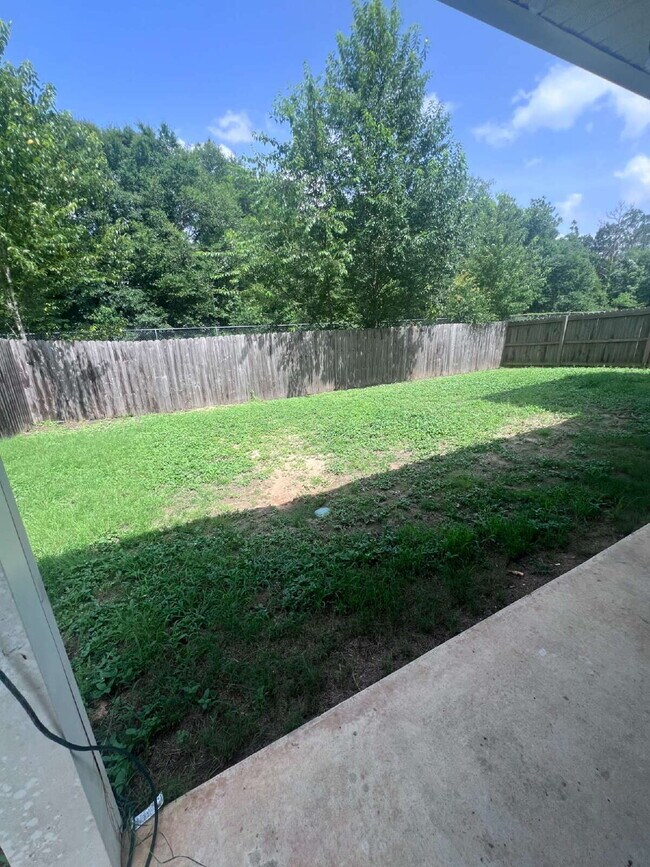 Building Photo - 426 Eisenhower Dr