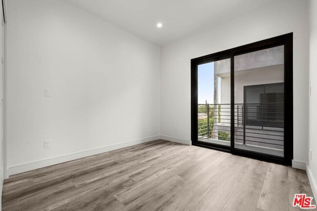 Building Photo - 1920 S Sherbourne Dr