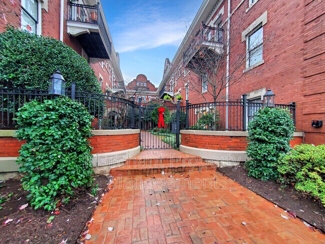 Primary Photo - 400 E Washington St