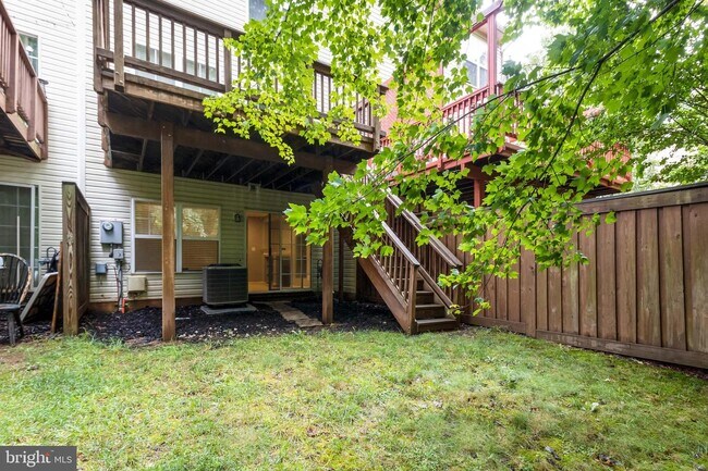 Building Photo - 43147 Huntsman Square