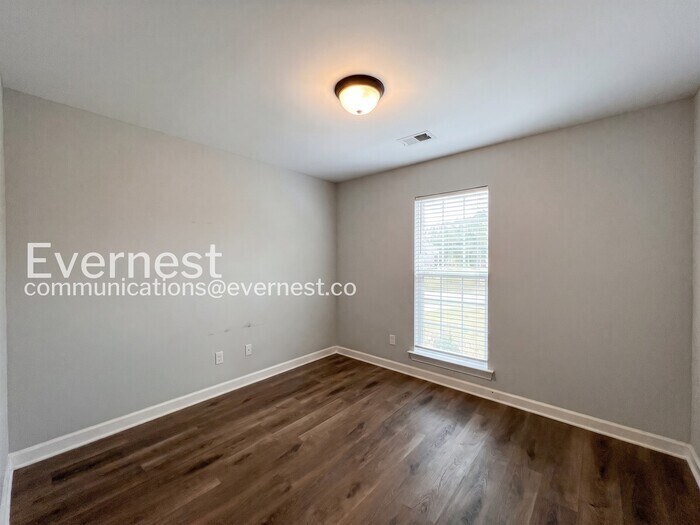 Building Photo - 8843 Smith Ranch Dr