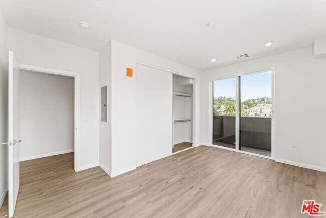 Building Photo - 3105 Bellevue Ave