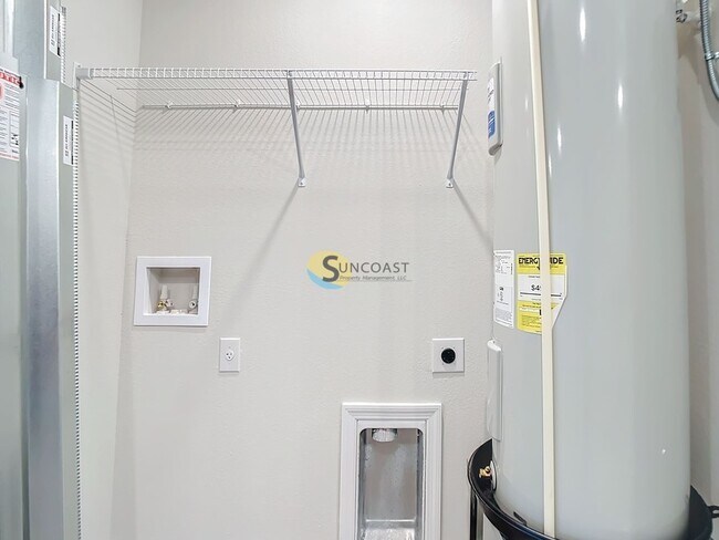 Building Photo - 15070 Dania Ave