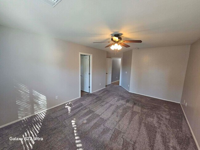 Building Photo - Well maintained 3 bedroom 2 bath charming home Free rent OAC