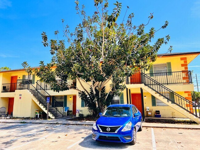 Building Photo - KNOX D