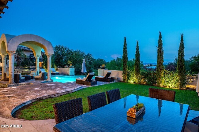 Building Photo - 6050 N Paradise View Dr