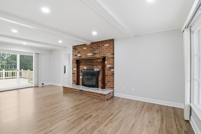 Building Photo - 32901 Blossom Ct