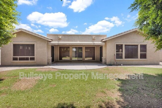 Building Photo - 1550 N Robin Ln