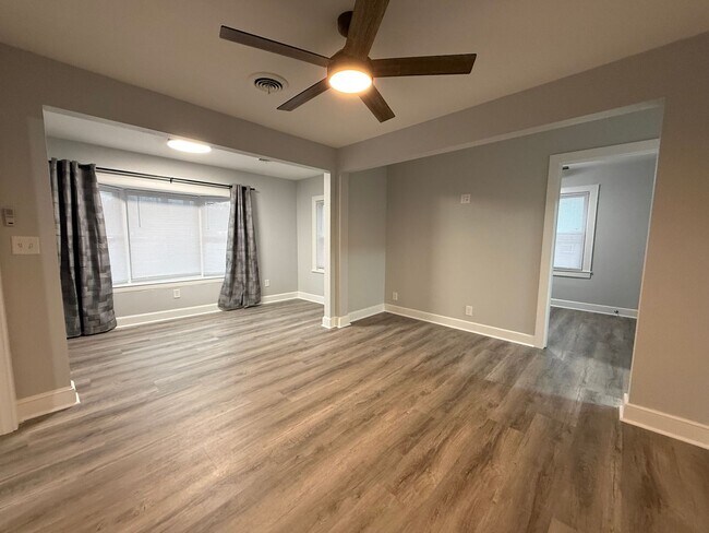 Building Photo - 313 E Bernard Ave