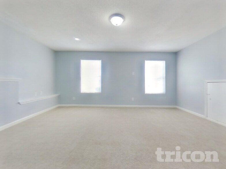 Building Photo - 245 Longview Dr