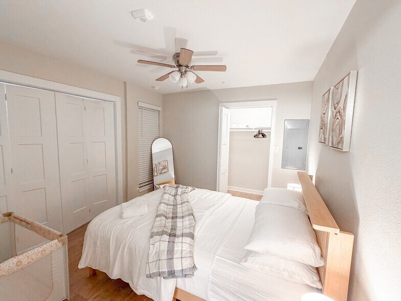 Building Photo - 1450 N Hwy 360