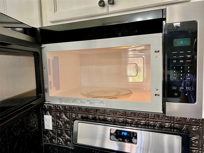 Building Photo - 3210 Blue Bonnet Dr