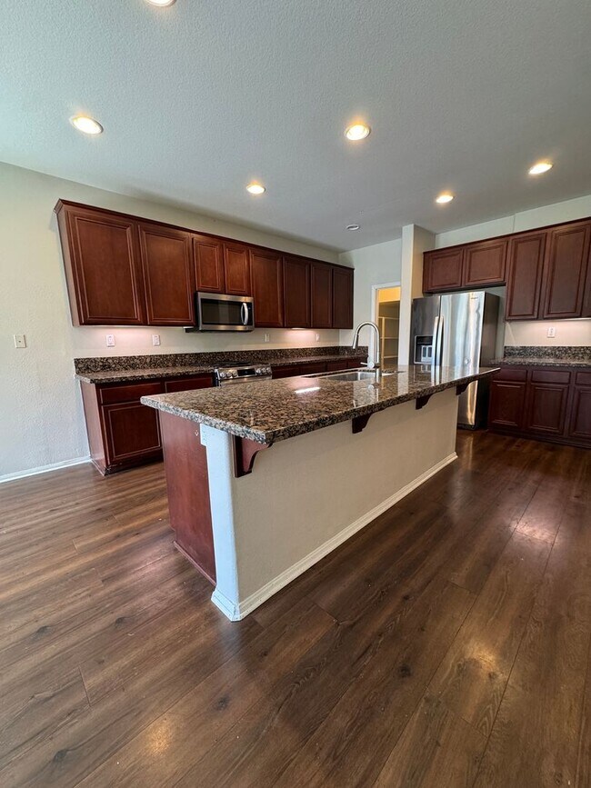 Building Photo - Spacious 3-Bed Lakeview Home with Loft & Community Amenities