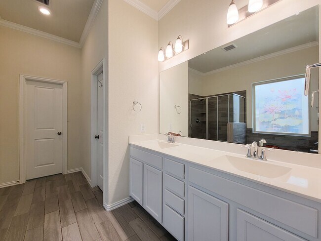 Building Photo - This thoughtfully designed home boasts 4 spacious bedrooms (2 down) and 3.5 baths, providing ampl...