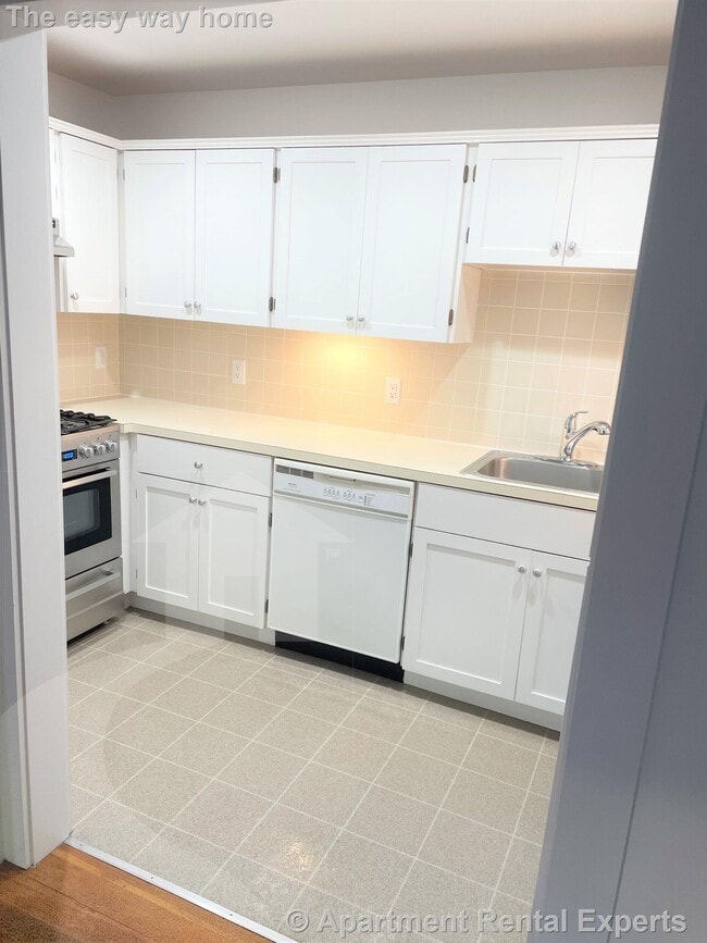 Building Photo - 32 Healey St