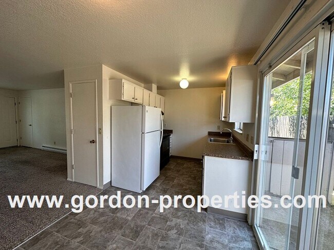 Building Photo - 4512 NE Lombard St